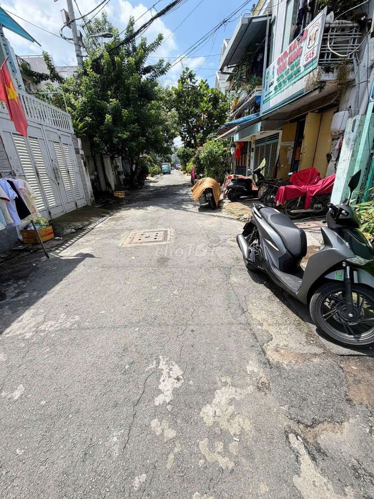 Hoàng Ngọc Phách. Tân Phú (2 Bedrooms, A toilet). Car alley. Area uses 120 m2
