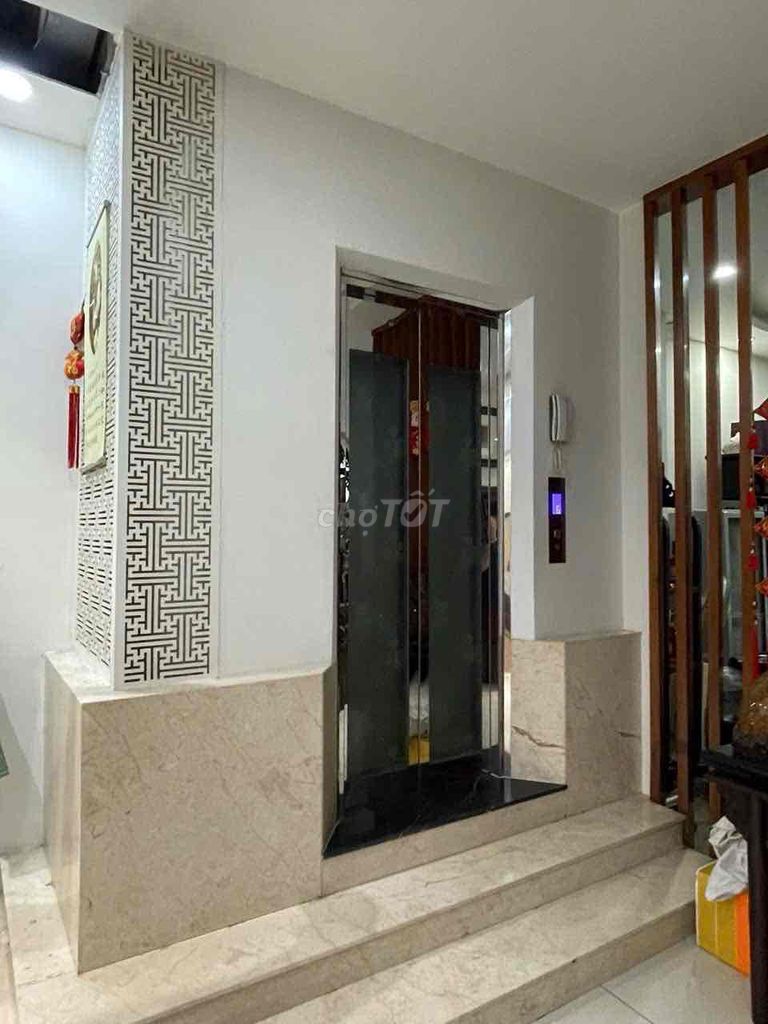 Rent the entire số 30 số 30 section with an elevator.
