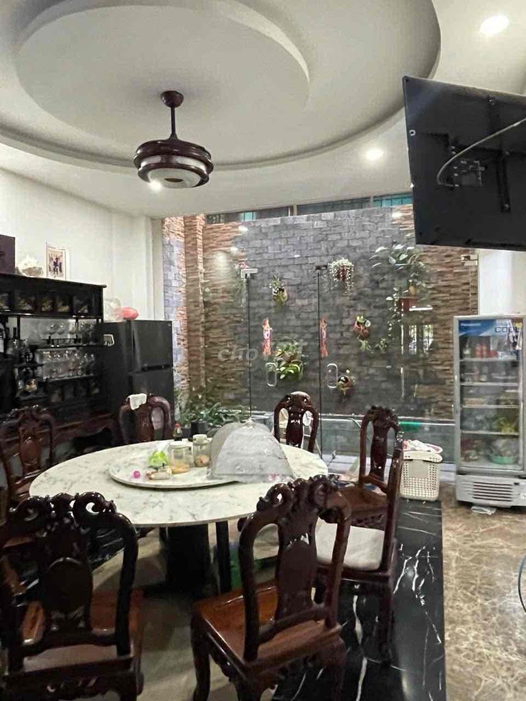 Rent the entire số 30 số 30 section with an elevator.