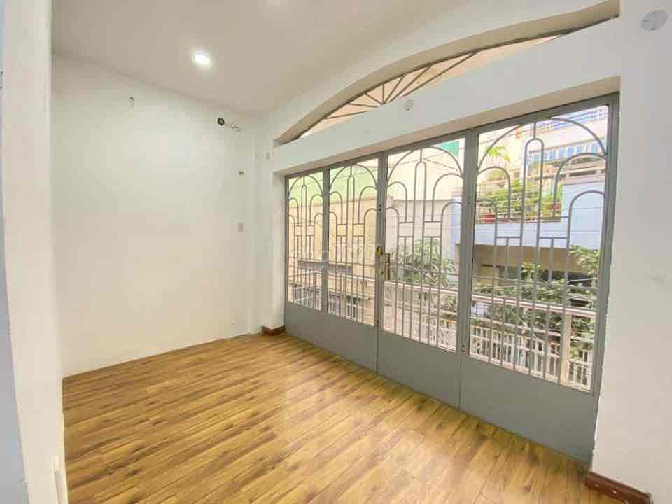 To rent the Bik Sui, 8 million, near Jade Palace.