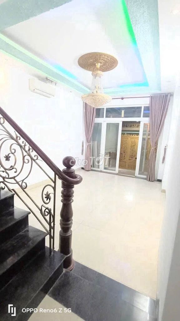 Rent a three-story apartment near Hà Huy Giáp, 4 bedroom, car yard.