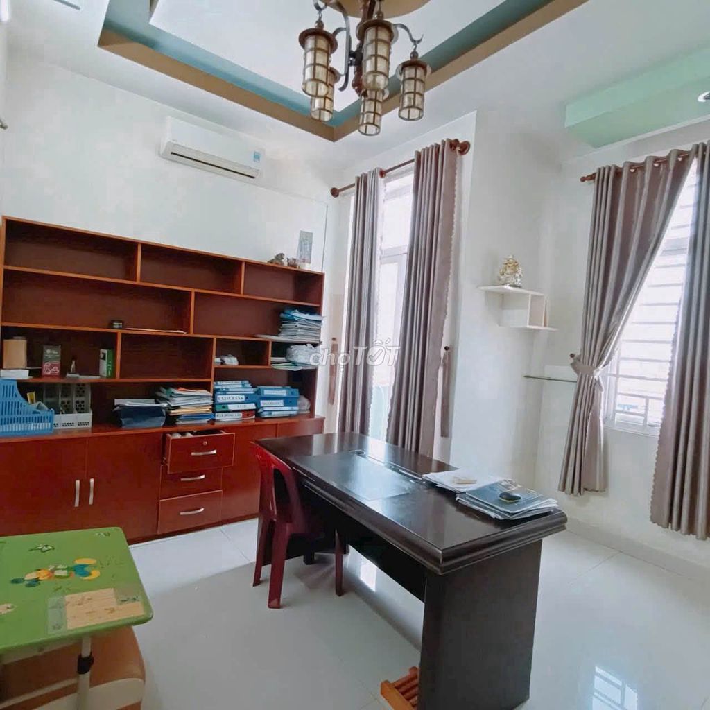 Rent a three-story apartment near Hà Huy Giáp, 4 bedroom, car yard.