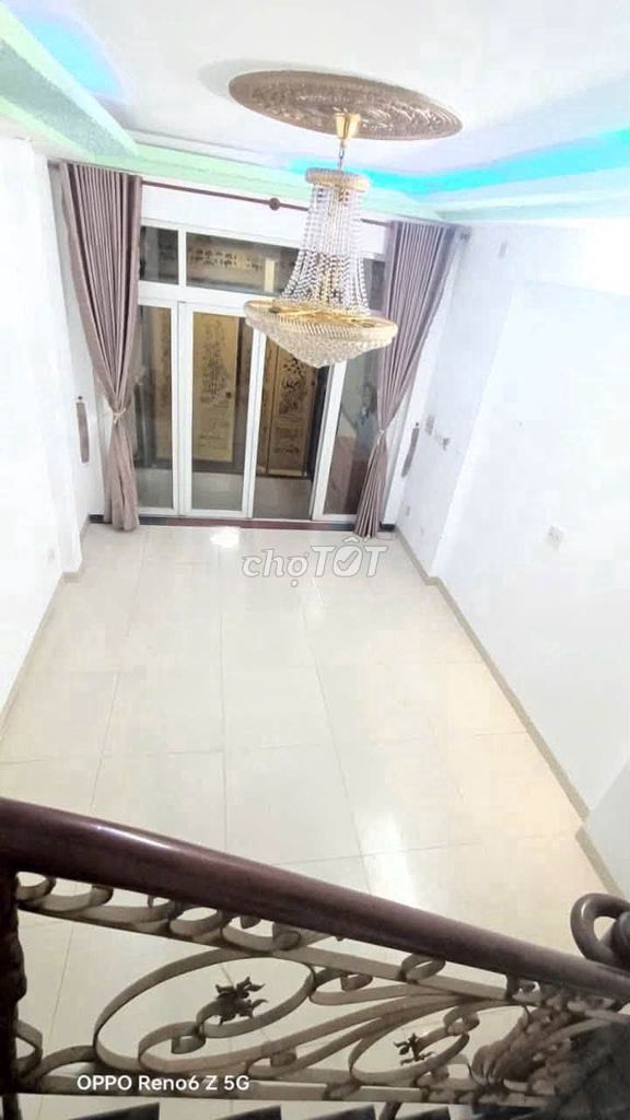 Rent a three-story apartment near Hà Huy Giáp, 4 bedroom, car yard.