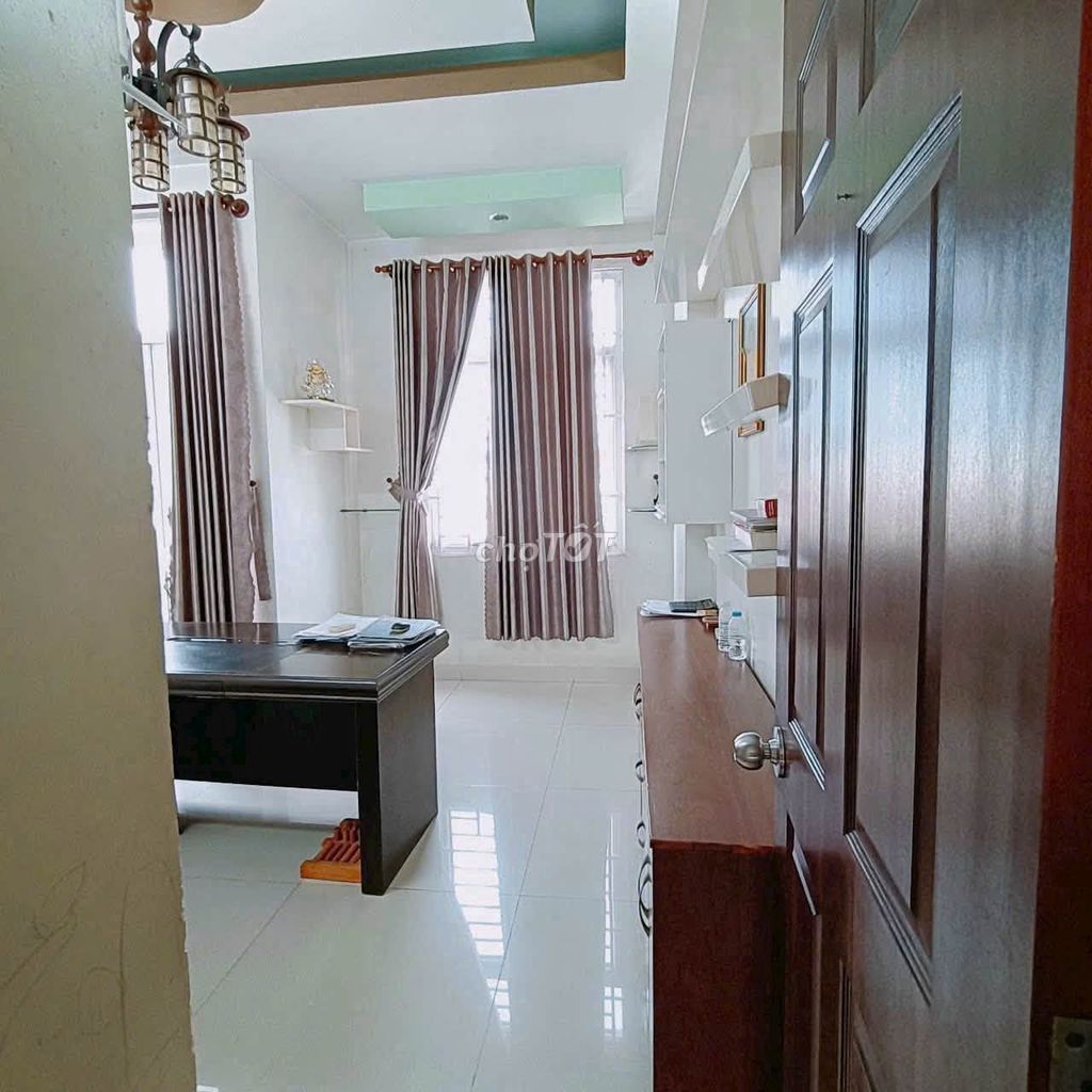 Rent a three-story apartment near Hà Huy Giáp, 4 bedroom, car yard.