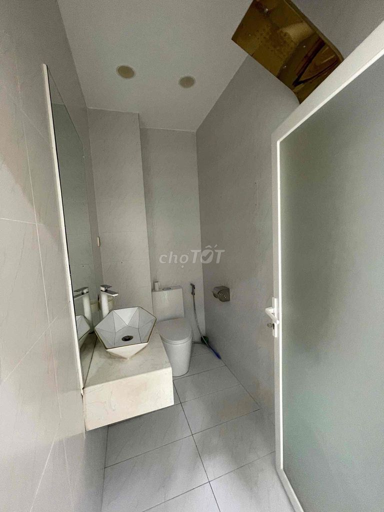 Renting the original four bedrooms, toilets -- the big alley, Bình Thạnh.