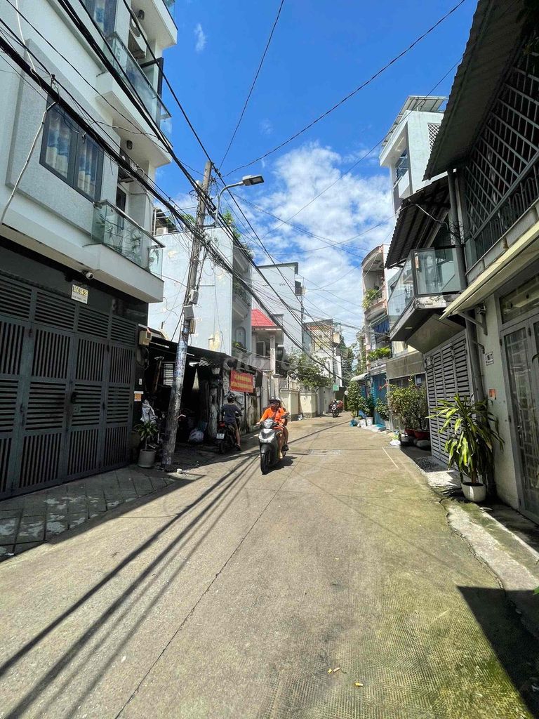 Renting the original four bedrooms, toilets -- the big alley, Bình Thạnh.
