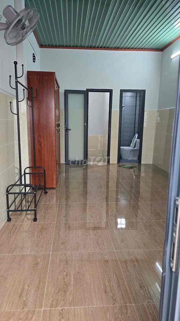 1 .1 House 1 .339 Street Hall, Many interiors