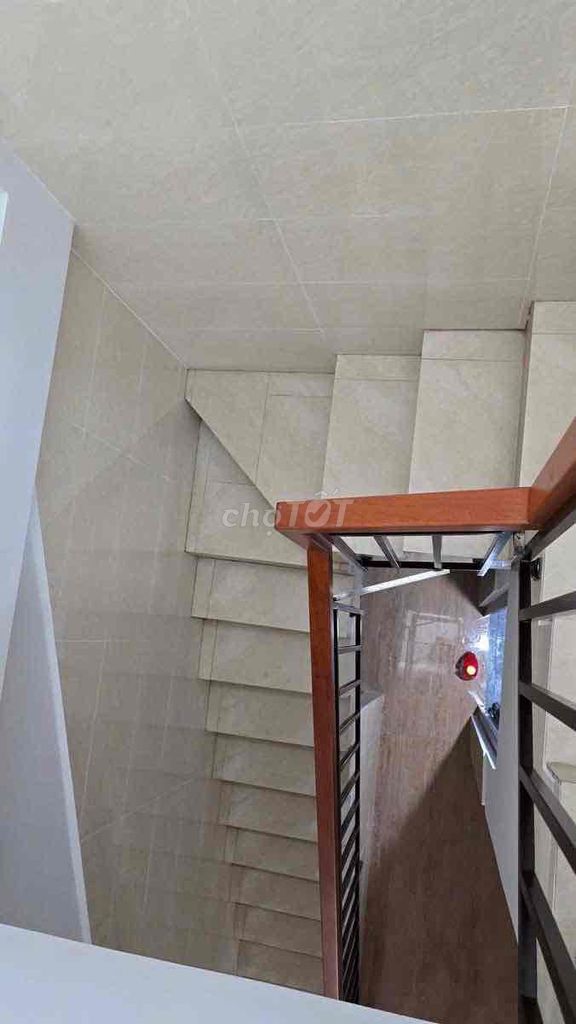 1 .1 House 1 .339 Street Hall, Many interiors