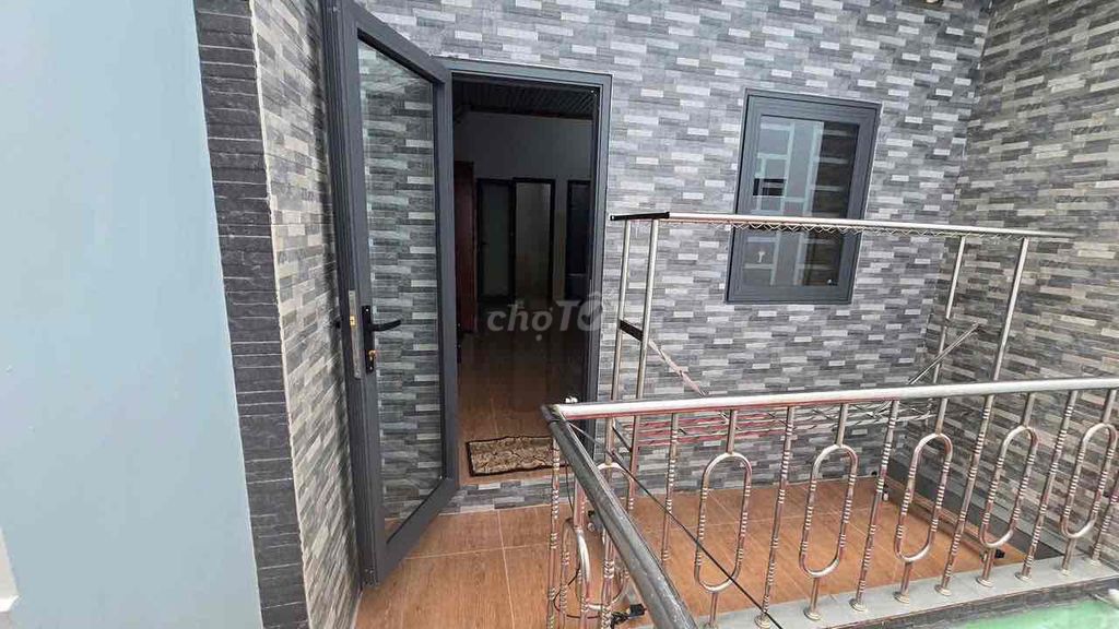 1 .1 House 1 .339 Street Hall, Many interiors
