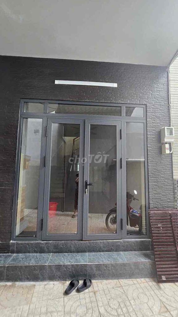 1 .1 House 1 .339 Street Hall, Many interiors