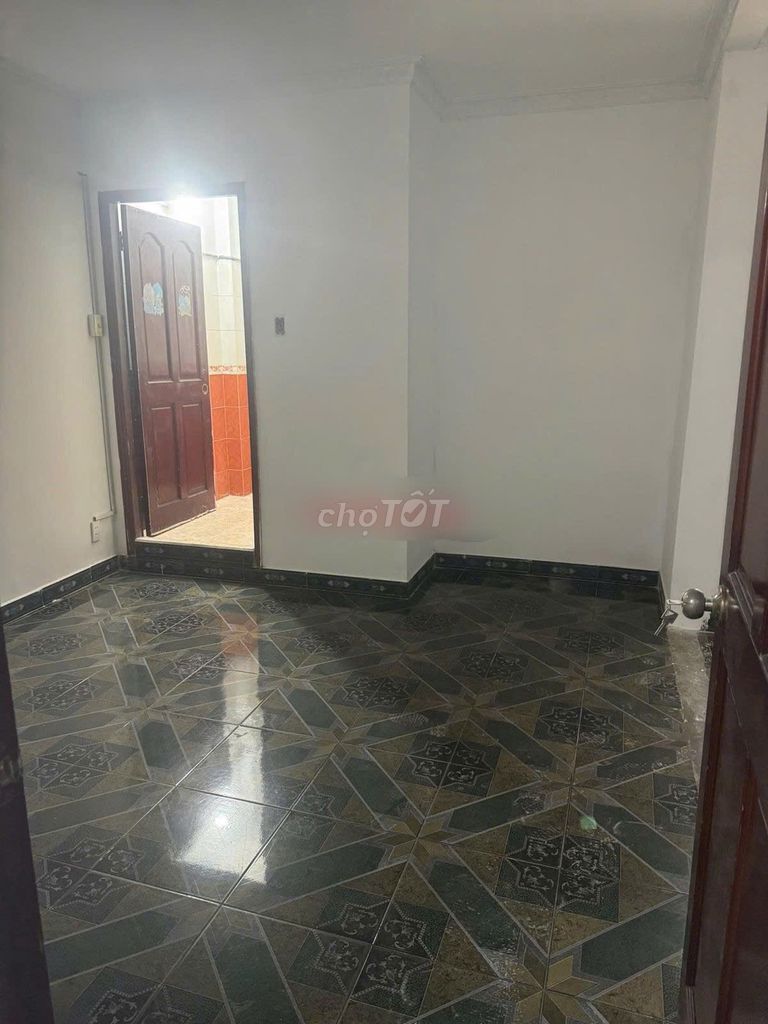 Rent one Kinh Dương Vương, 13rd District 6, 40 million.