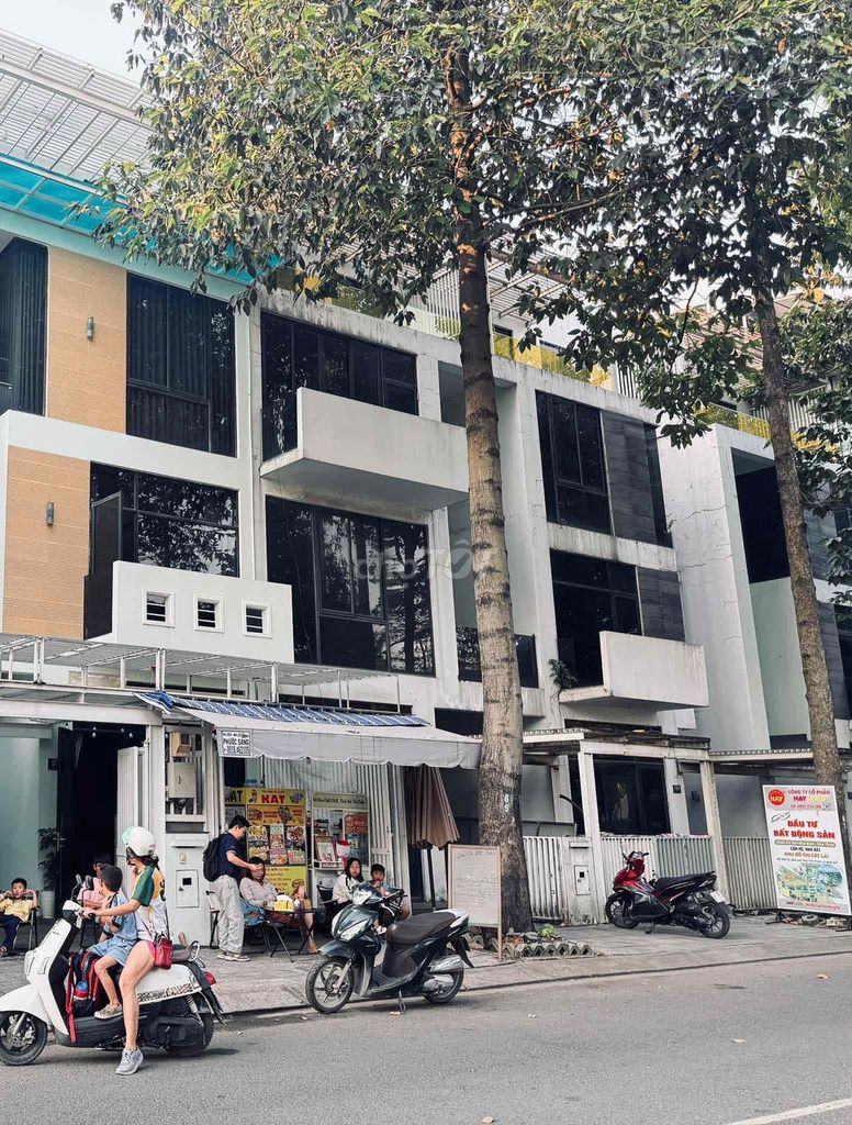 Rent an office house, 18 million service apartment.