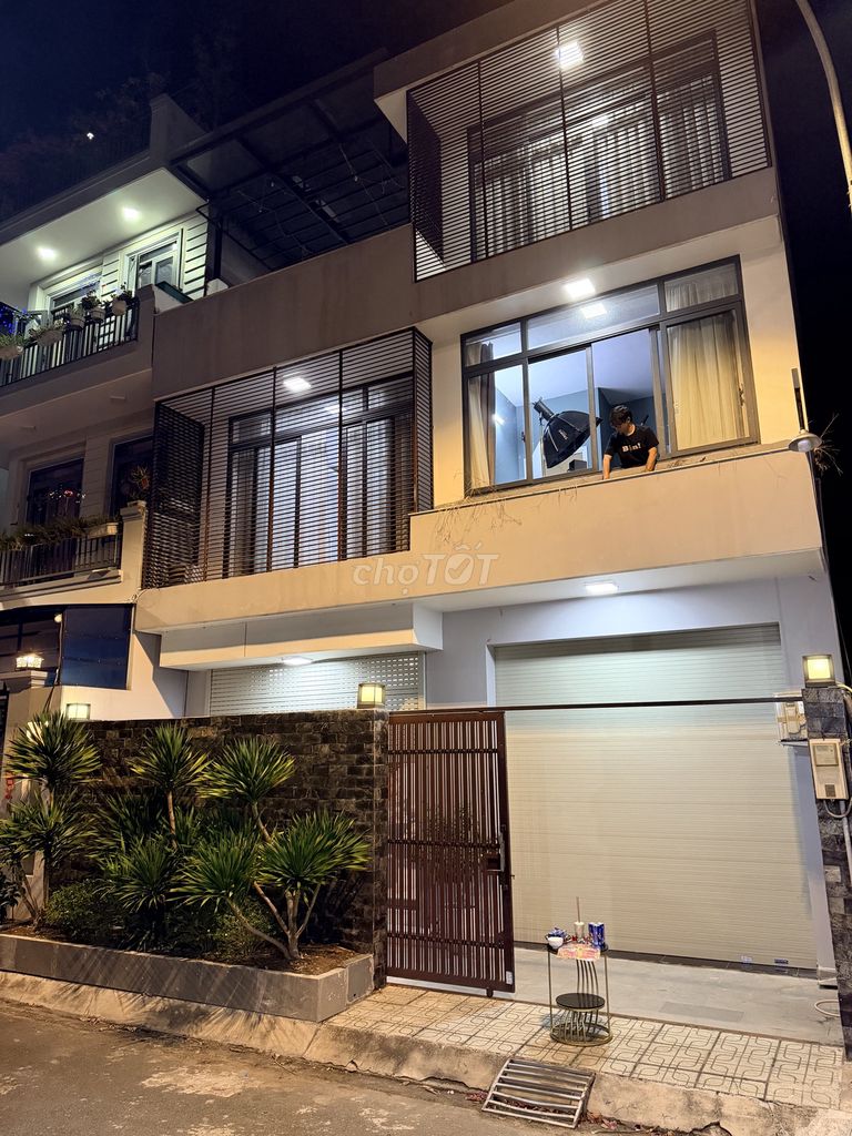 Rent an original street house - Nhà Bè