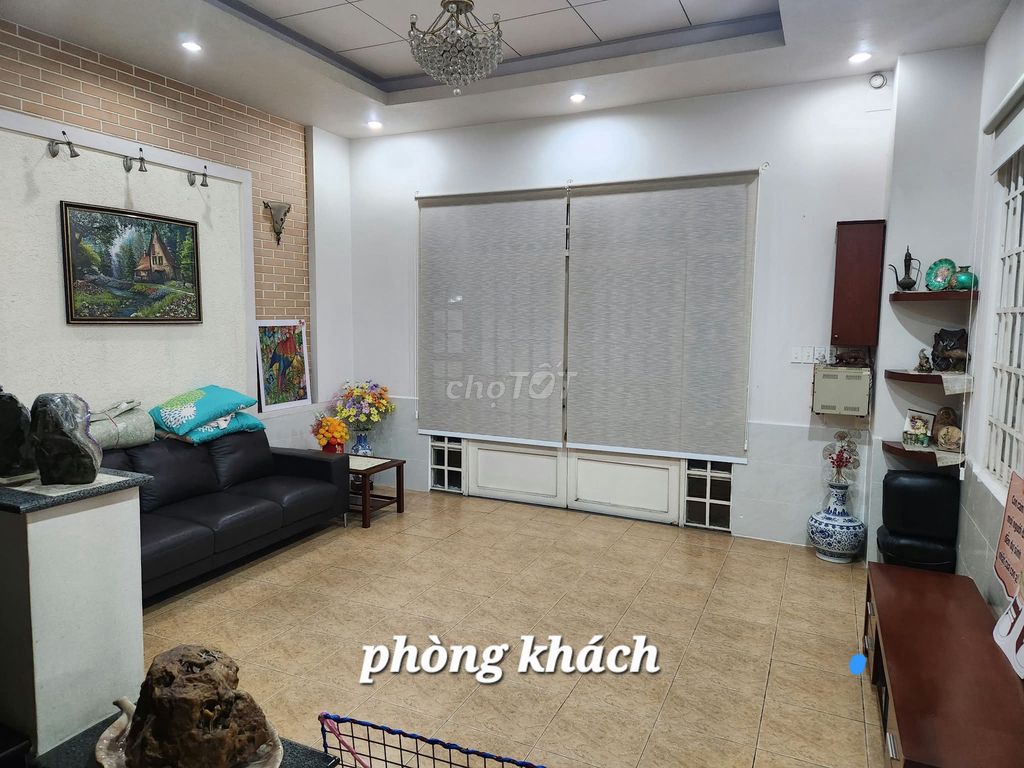 Renting out private homes, two fronts, alleys.
