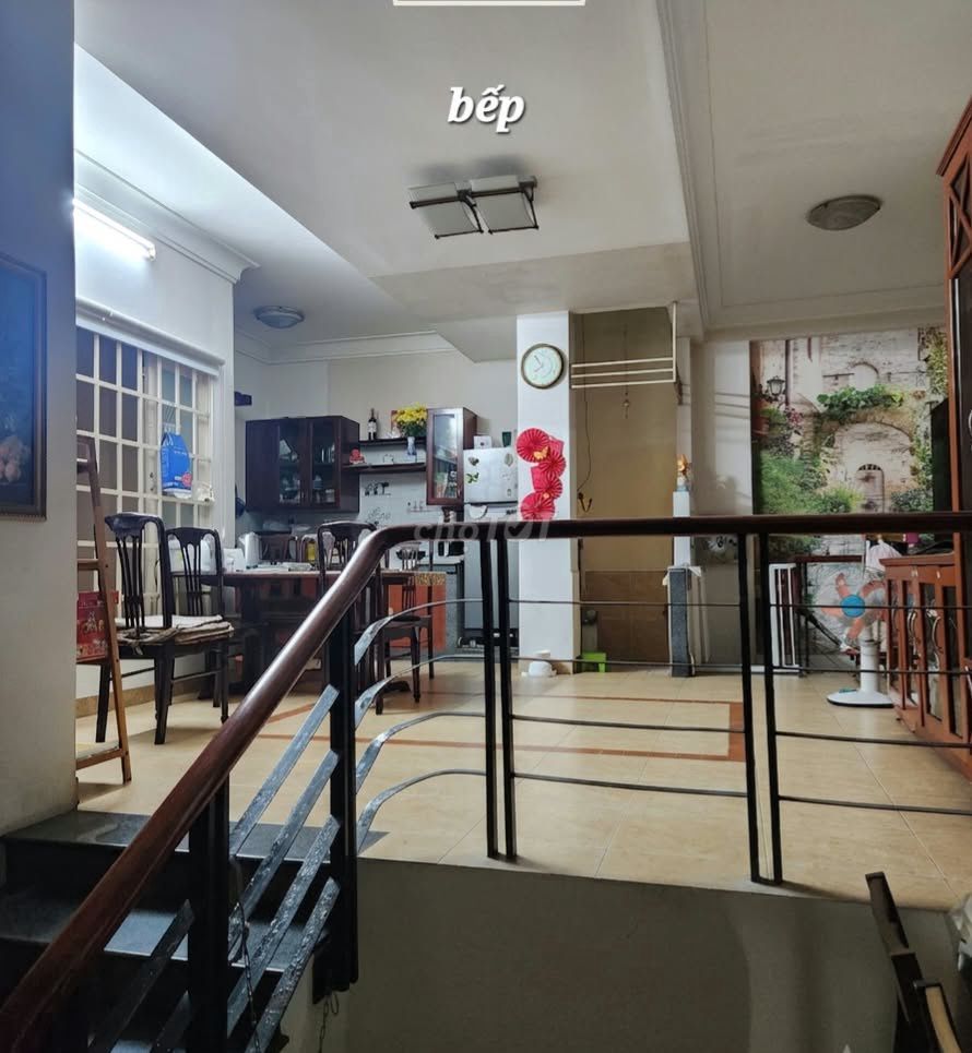 Renting out private homes, two fronts, alleys.