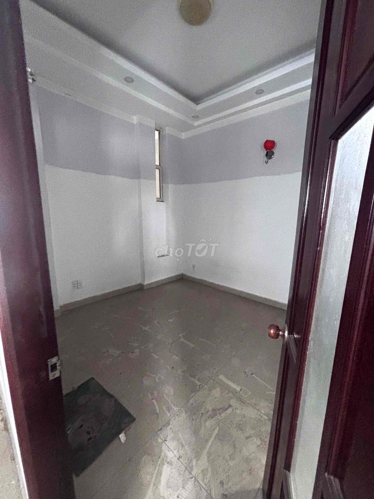 There's a 14-room elevator with a 1 mb with a toilet.