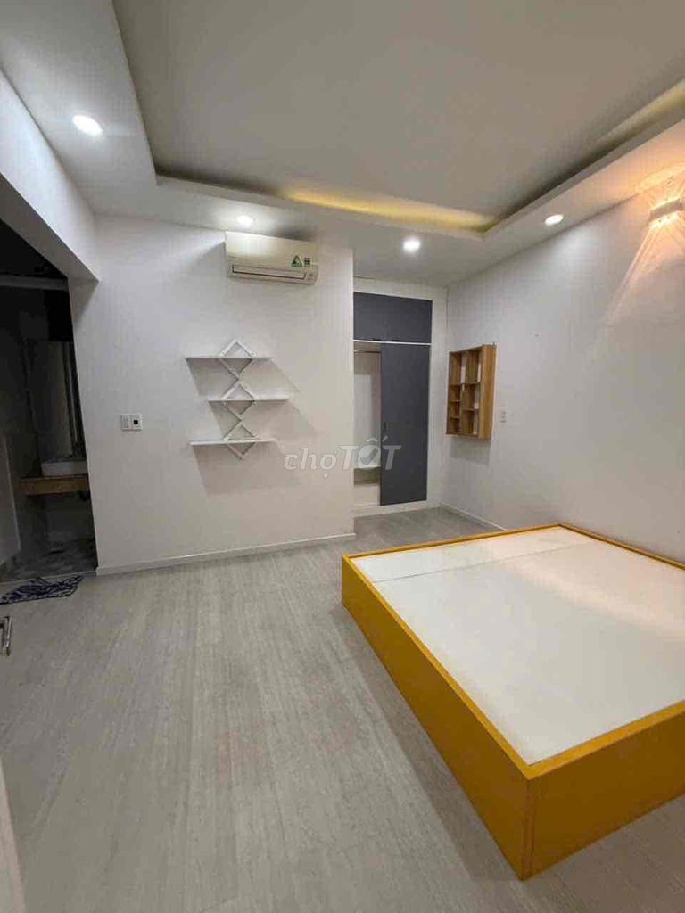 4 x15 Quadth Corner of hxt Clears the 4x15 floor 5 bedrooms.6 toilets