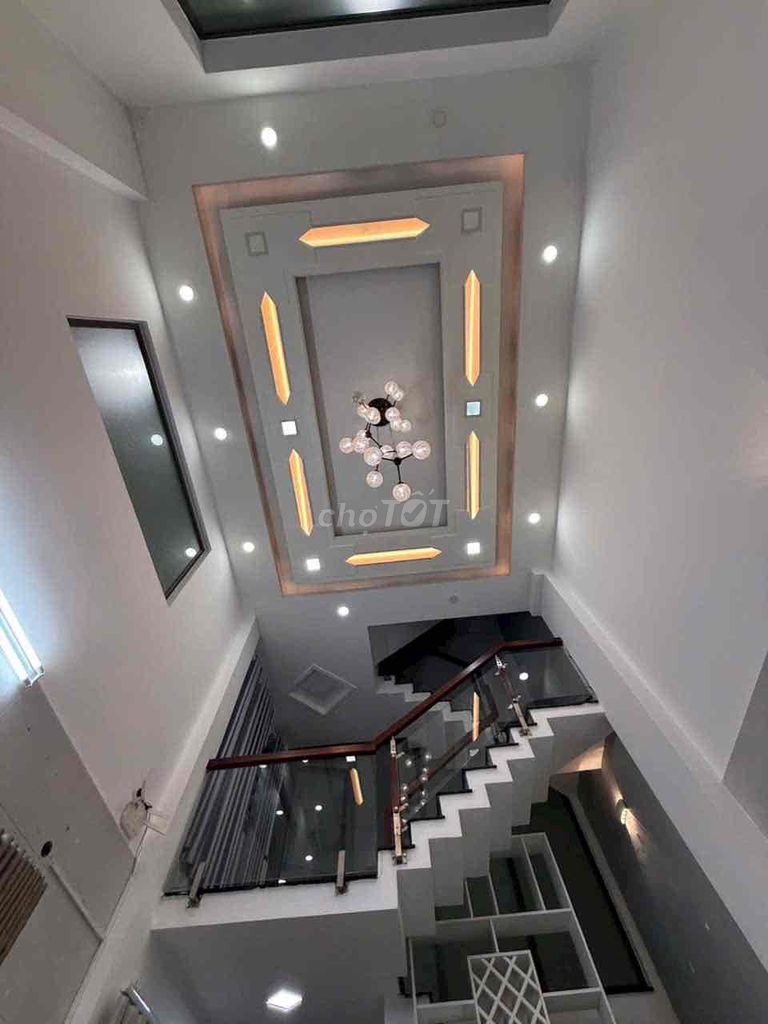4 x15 Quadth Corner of hxt Clears the 4x15 floor 5 bedrooms.6 toilets