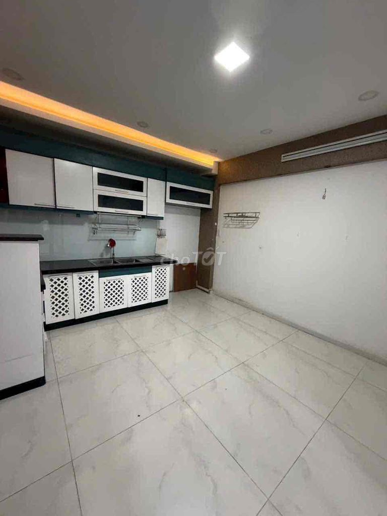 4 x15 Quadth Corner of hxt Clears the 4x15 floor 5 bedrooms.6 toilets