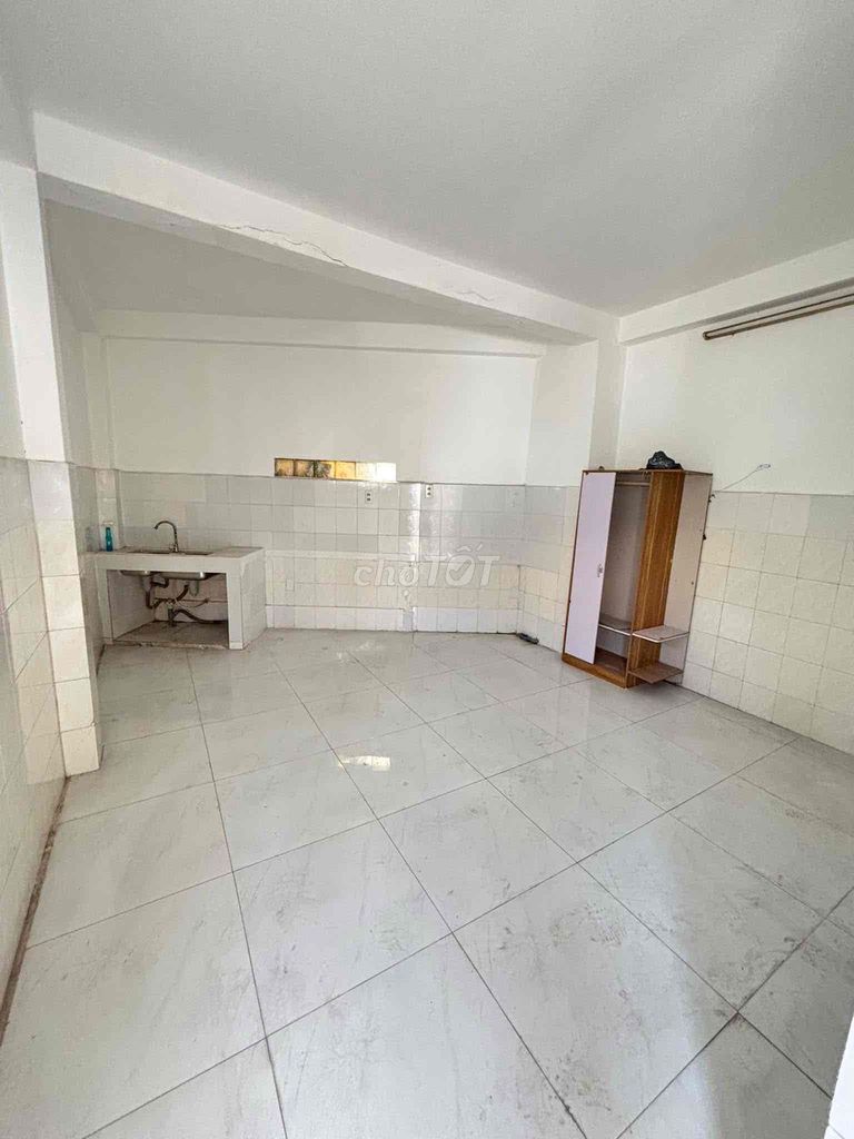 Rent the entire Quốc lộ 13 cash.