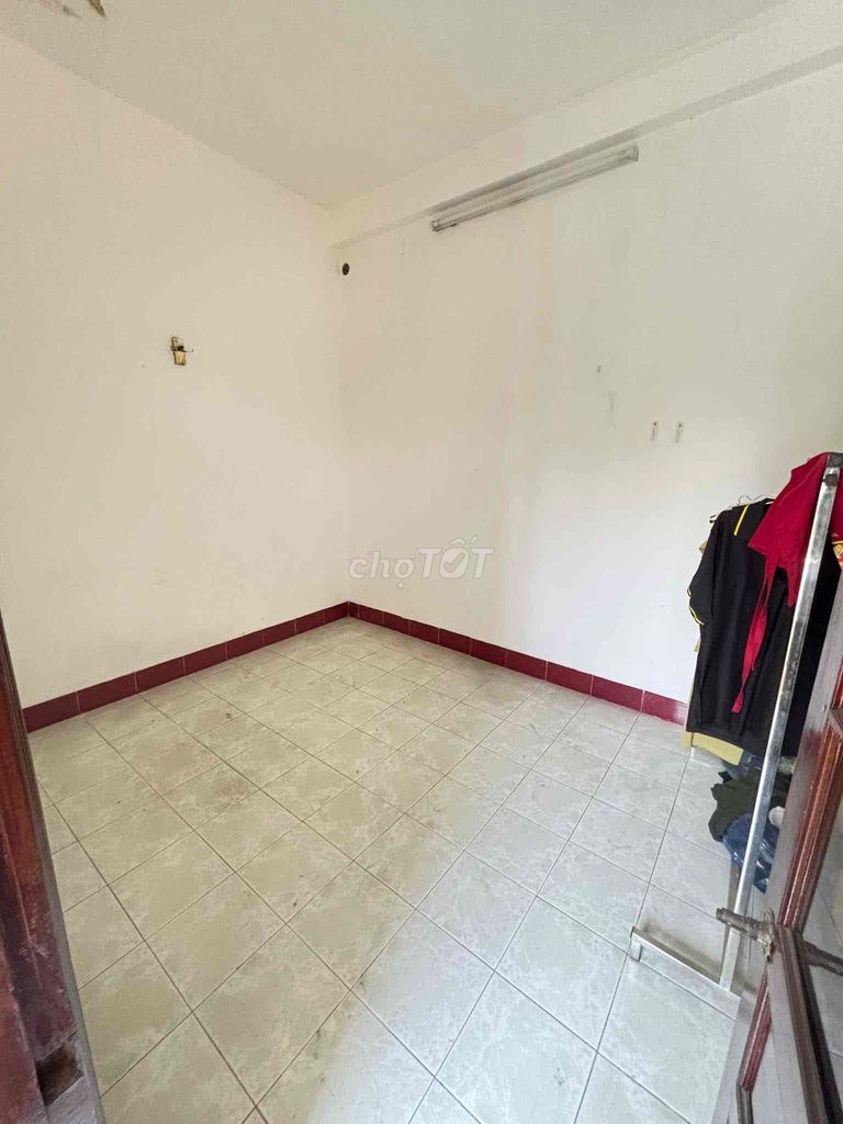 Rent the entire Quốc lộ 13 cash.