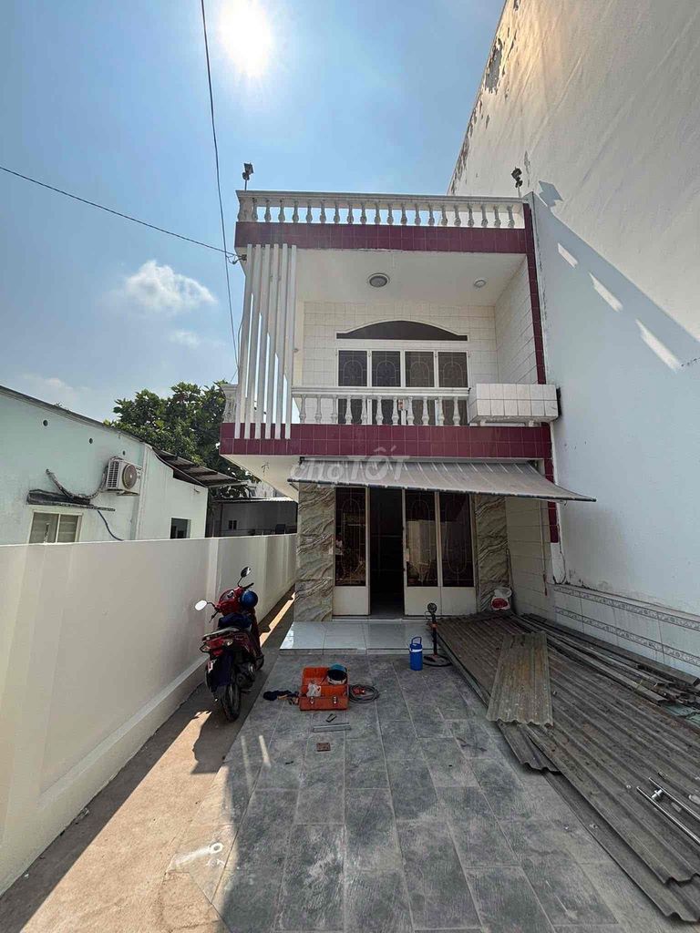 Rent the entire Quốc lộ 13 cash.