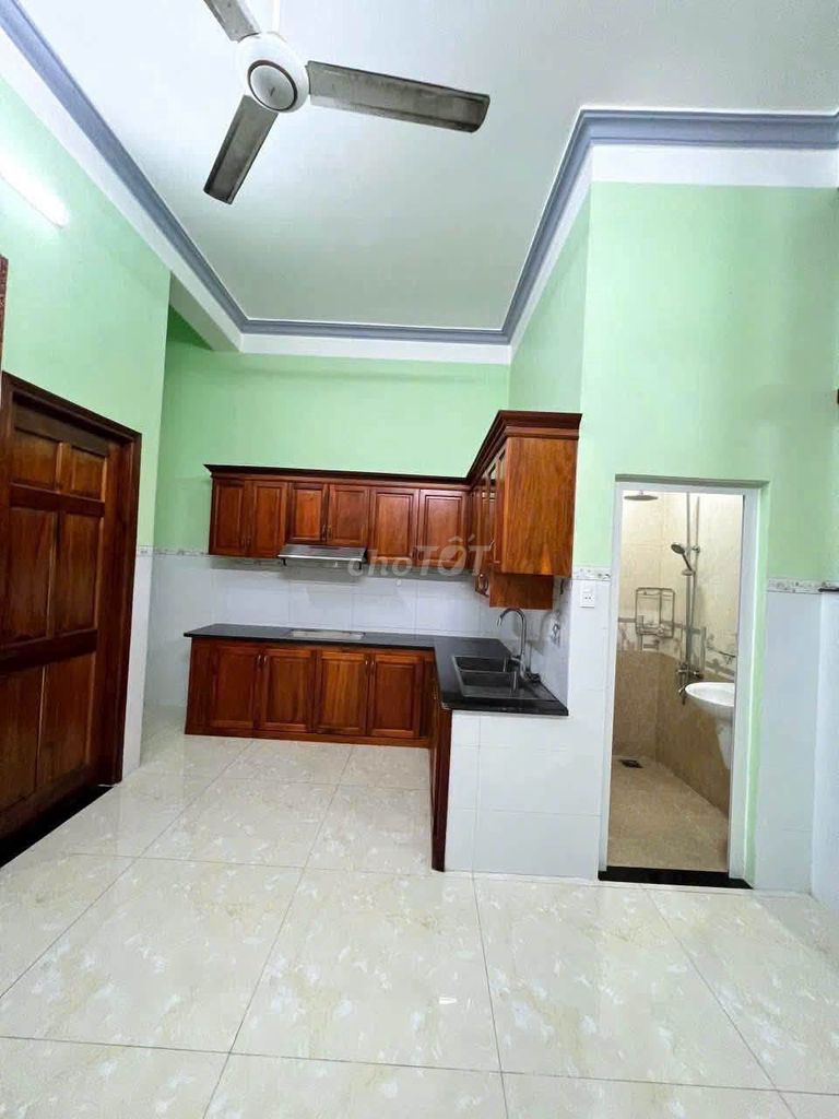 Rent a house 1st floor, 4 bedrooms, rooftops, Funky America
