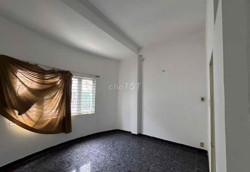 Thirty-five million a month -- four Qq bedrooms, Phú Nhuận.