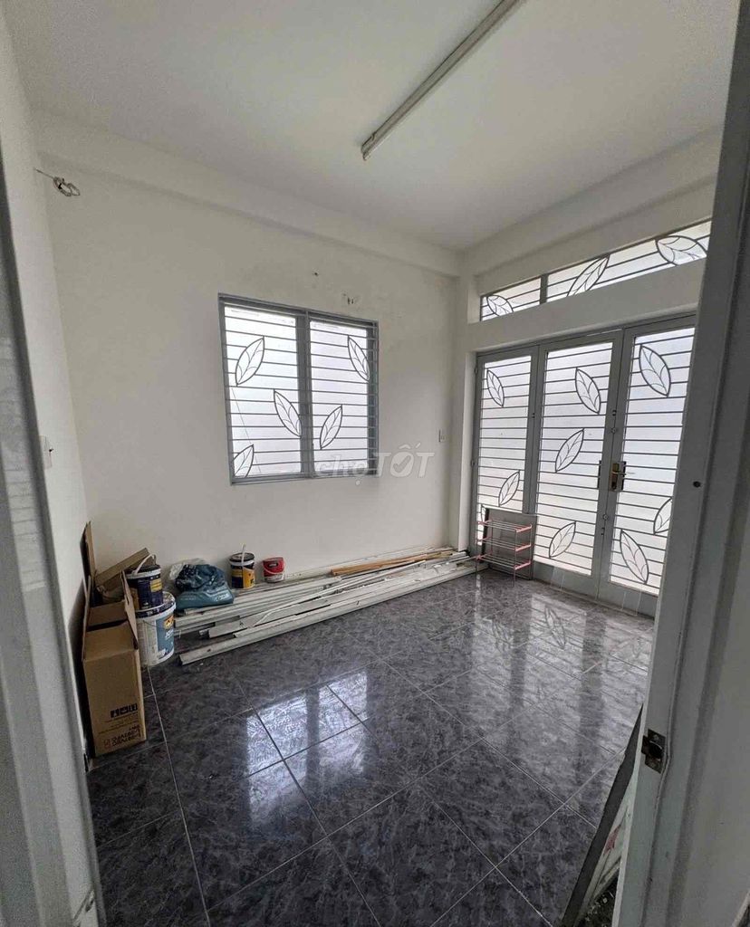 Thirty-five million a month -- four Qq bedrooms, Phú Nhuận.