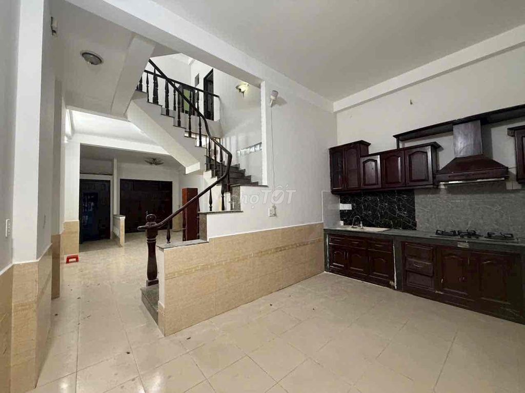 Rent a Phước Long B casher.