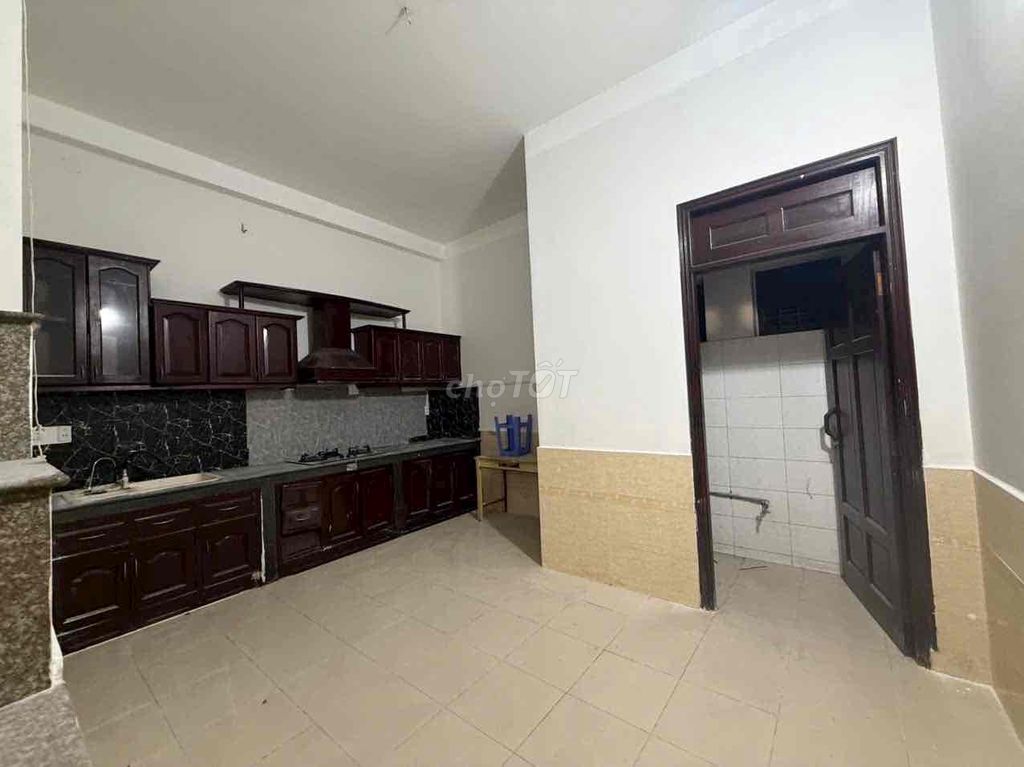 Rent a Phước Long B casher.