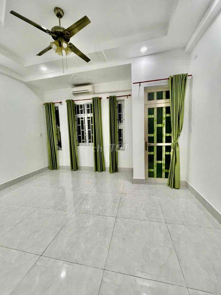 The Tám Danh-770s rent house 4 out of 8 blocks in front of the house 3 meters area; 5.2 x 10 million.