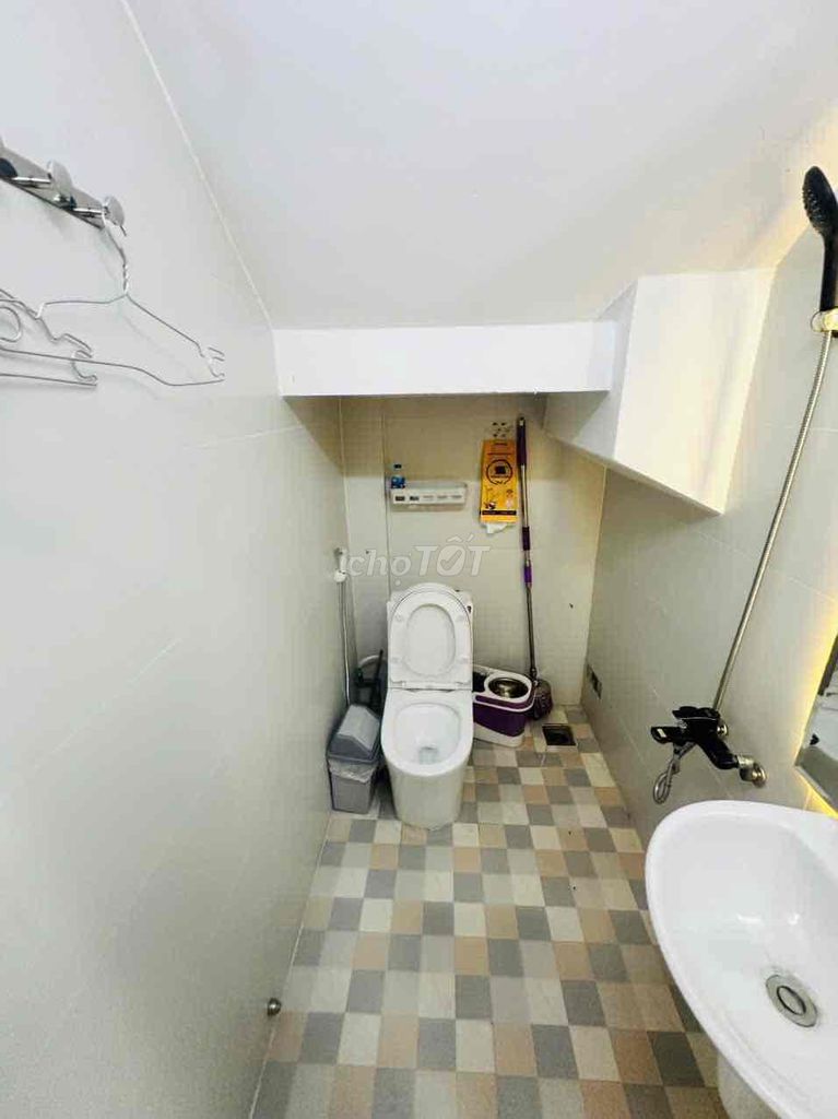Rent an alley house.