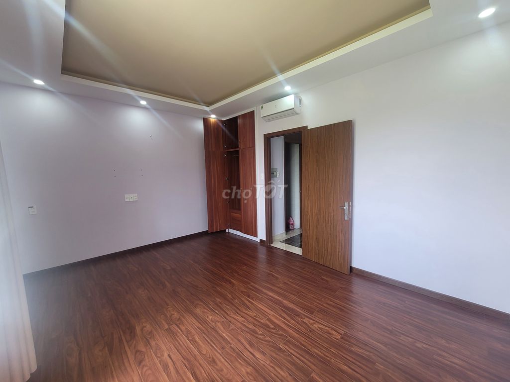 Rendez Merita house near Juan Khuong, Liên Phường, 4th floor.