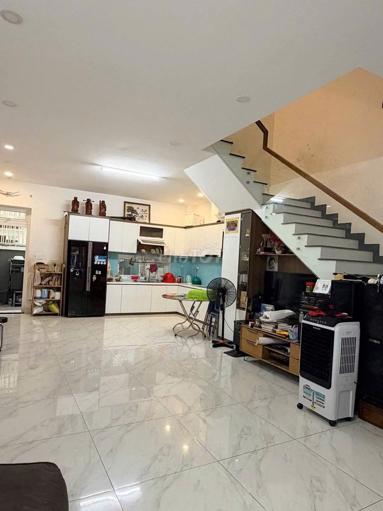 Rendez Merita house near Juan Khuong, Liên Phường, 4th floor.
