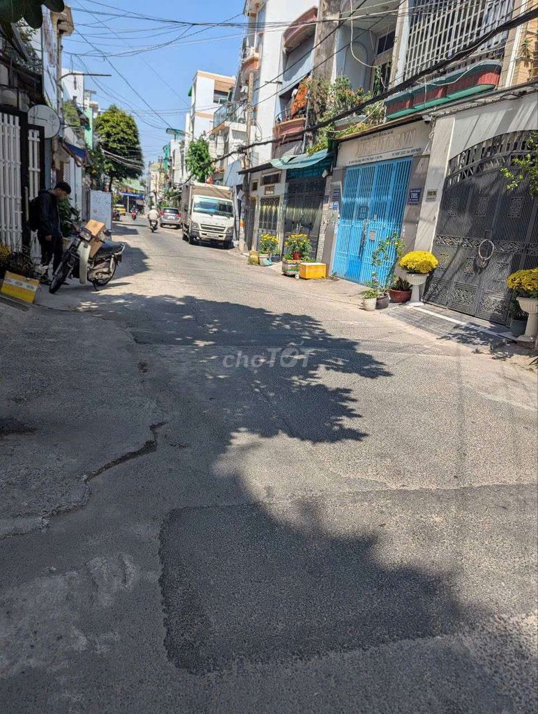 5,5 X23 M - warehouse, 8 M alley 8 Thoại Ngọc Hầu, near the walls of spades