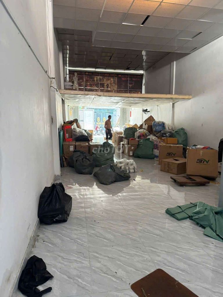 5,5 X23 M - warehouse, 8 M alley 8 Thoại Ngọc Hầu, near the walls of spades