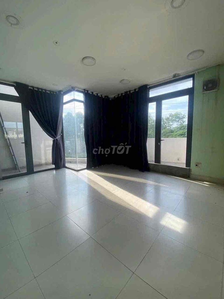 area: 7 meters x 13 m TNN 3 bedroom 7 bedroom, 7 toilet O 9 3 3 3 2 2 8 3