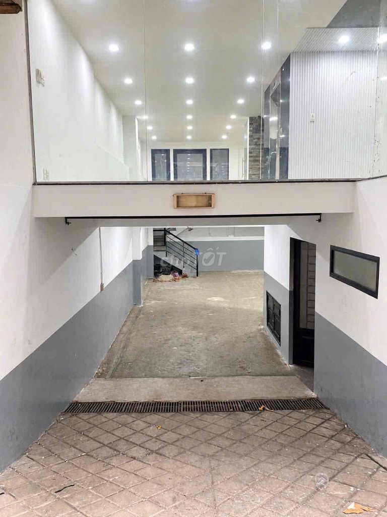 Rent the Hxt Hồng Hà building.