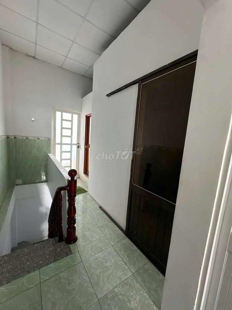 House 1 :1 .1 .2 second floor bedroom 4 x17 m road Lq0