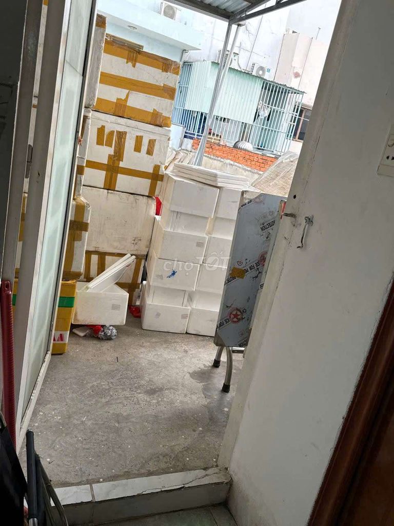 House 1 :1 .1 .2 second floor bedroom 4 x17 m road Lq0