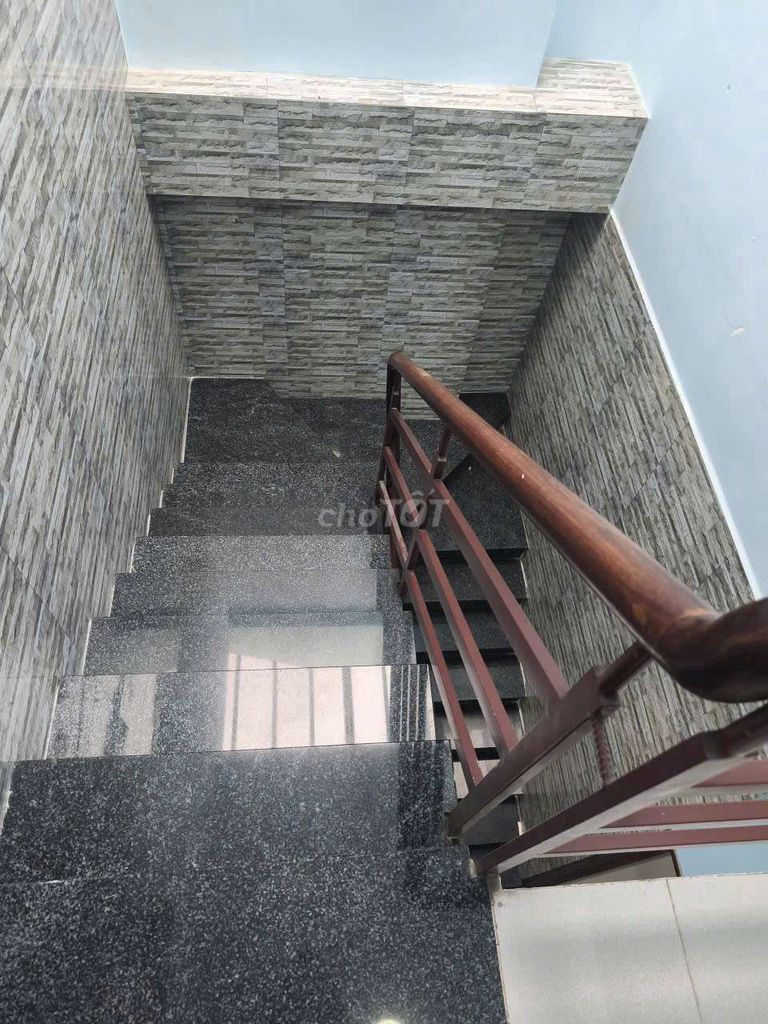 Rent the original Lê Văn Lương.