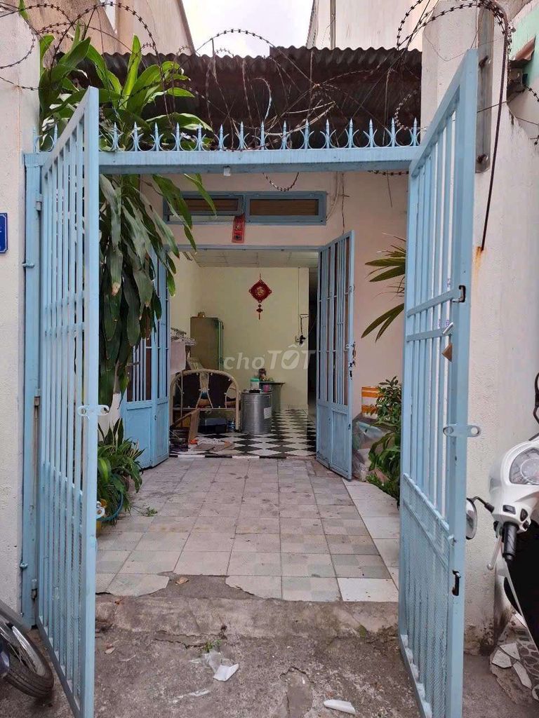 The original alley home on Tân Hương.