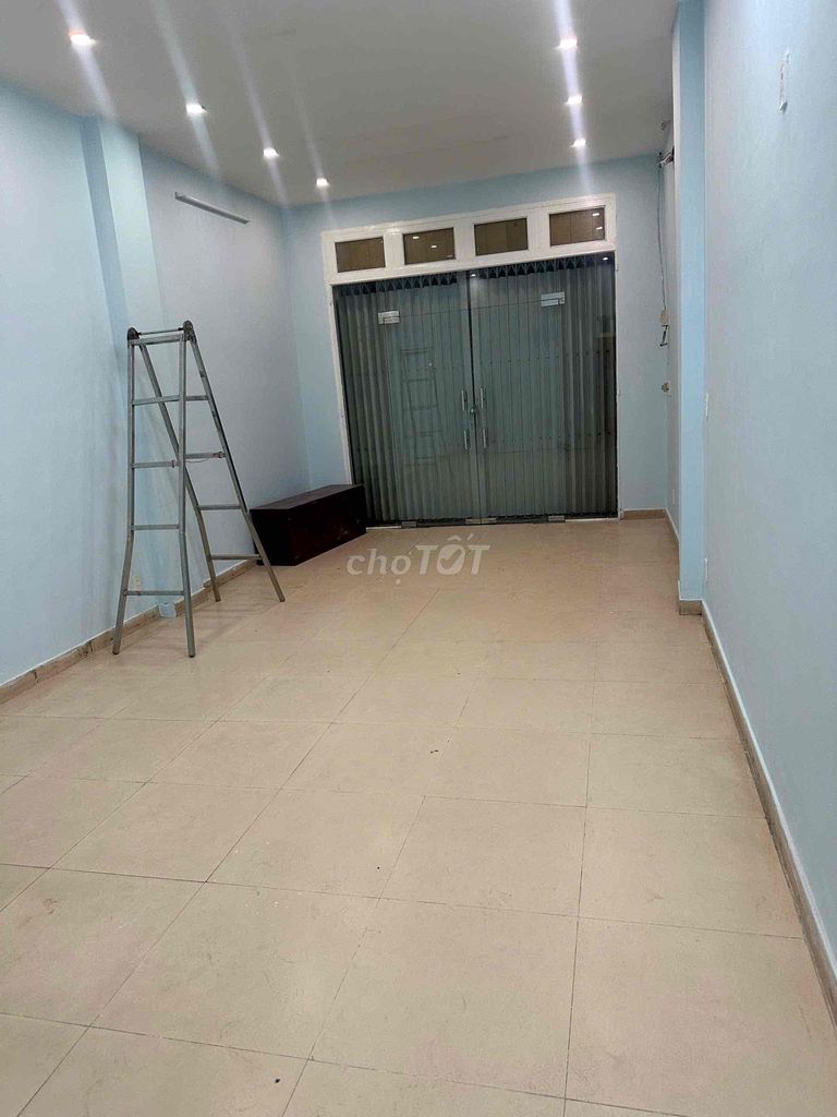 It's the owner who rents the cash house plus one floor on Phan Văn Trị.