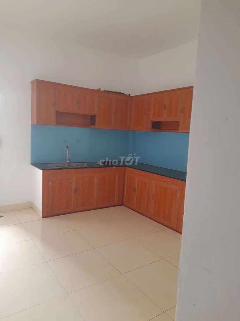 The main house is cash, three bedrooms, two free business toilets.