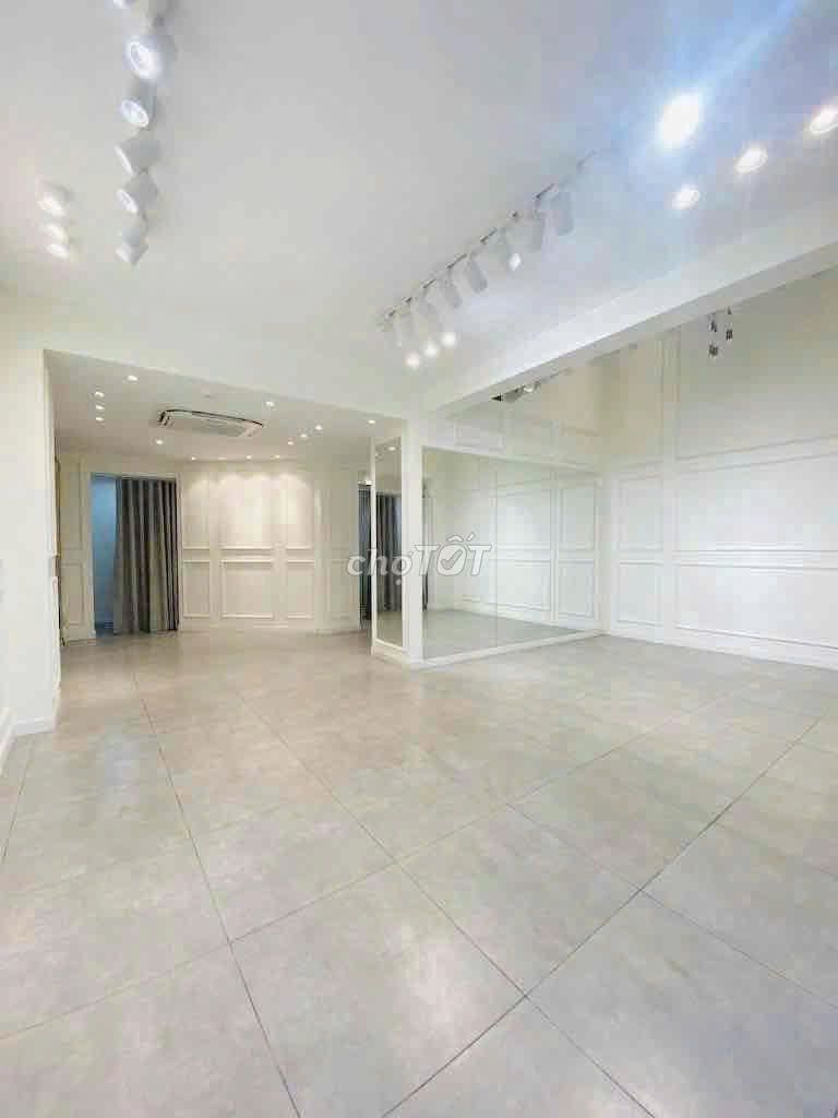 Nice house in vip - 58 A Thành Thái, 1894 12, District 10 - area using 450 meters - 2 floors
