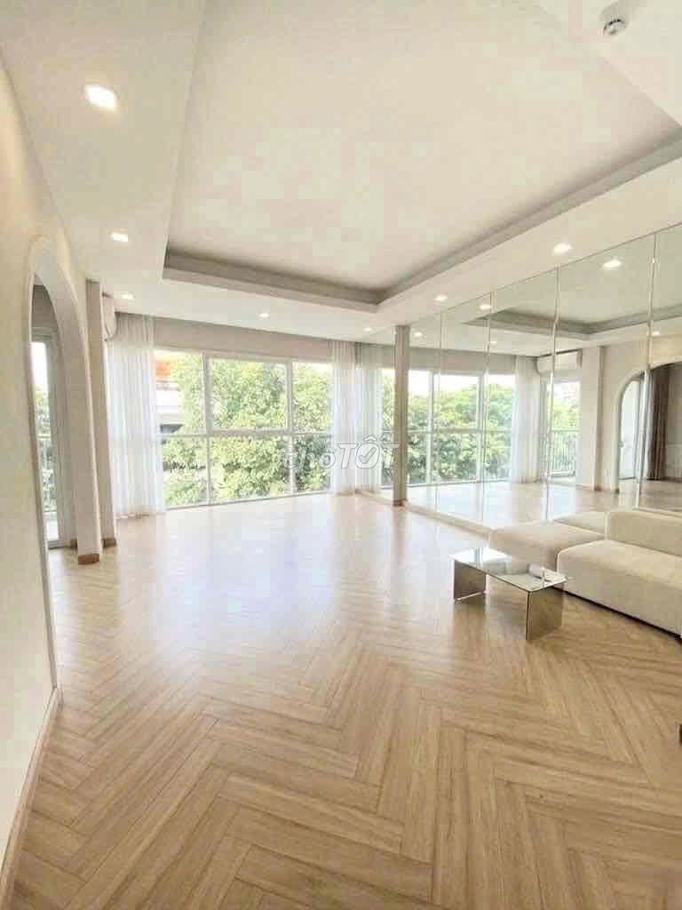 Nice house in vip - 58 A Thành Thái, 1894 12, District 10 - area using 450 meters - 2 floors