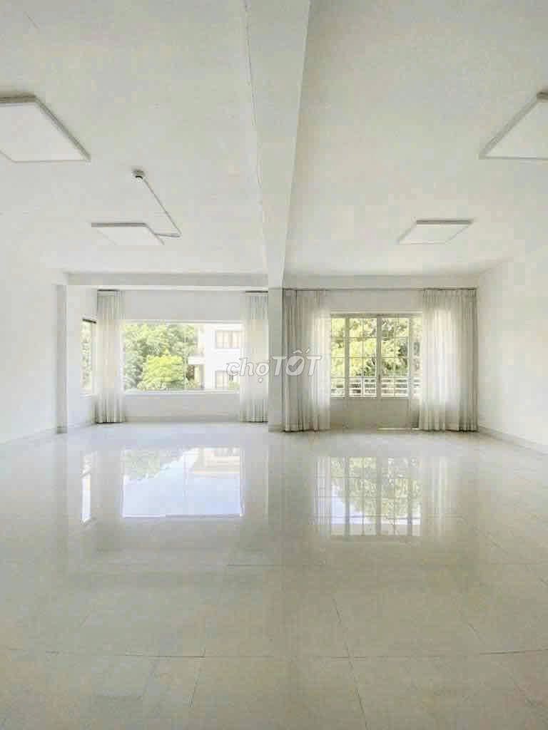 Nice house in vip - 58 A Thành Thái, 1894 12, District 10 - area using 450 meters - 2 floors