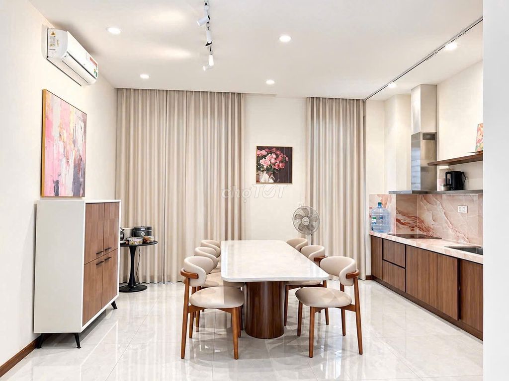 33 million a month -- the rarest high lake street ever lakeview City