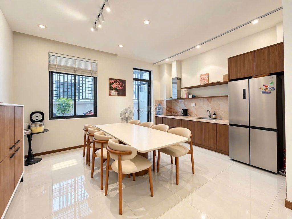 33 million a month -- the rarest high lake street ever lakeview City